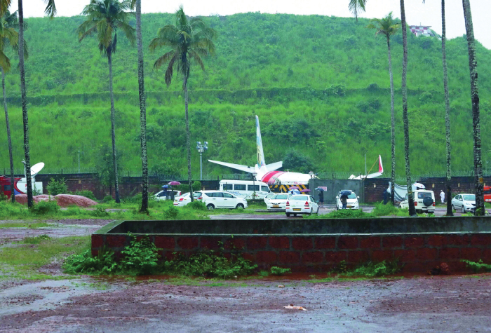 Probe into Air India Express jet crash at Kozhikode airport begins - Read  Qatar Tribune on the go for unrivalled news coverage