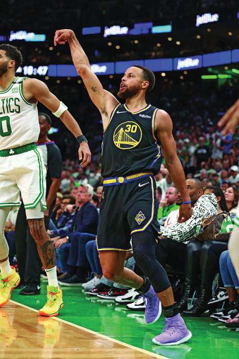 Curry scores 43 as Warriors beat Celtics, tie NBA Finals 2-2 - The