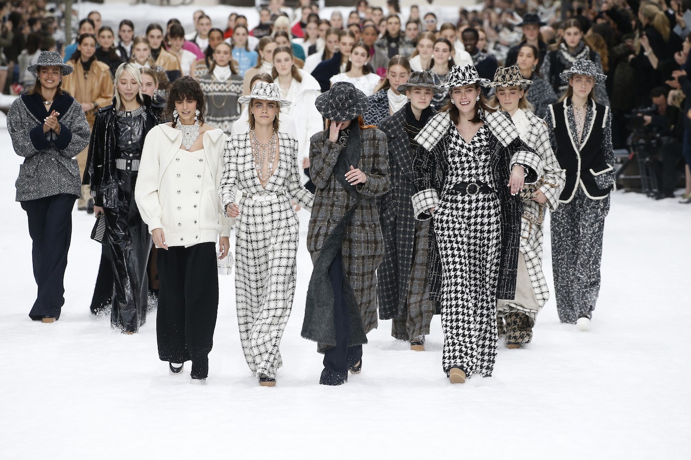 Moment of silence at Chanel's first show without Lagerfeld - Read Qatar ...