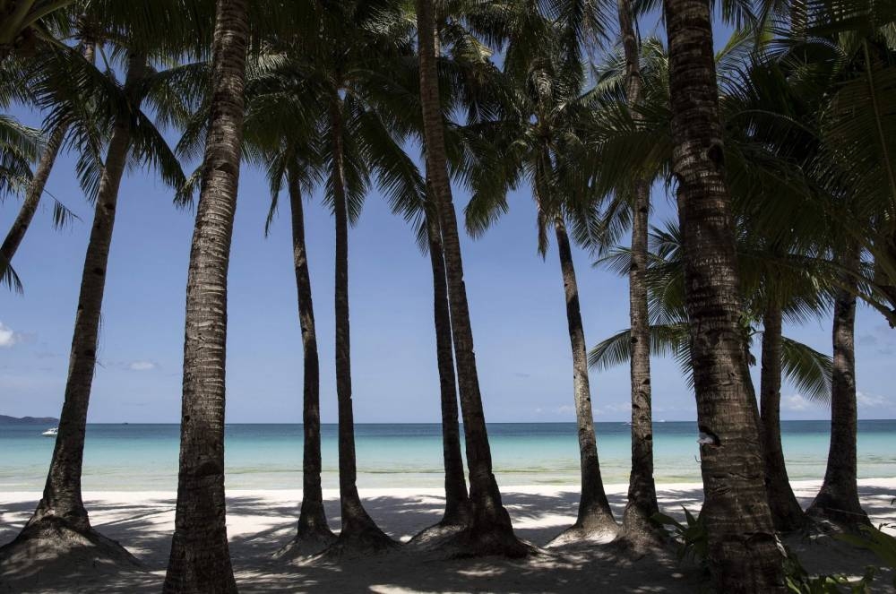 A general view of an empty beach on the Philippine island of Boracay, April 26, 2018. (AFP Photo)