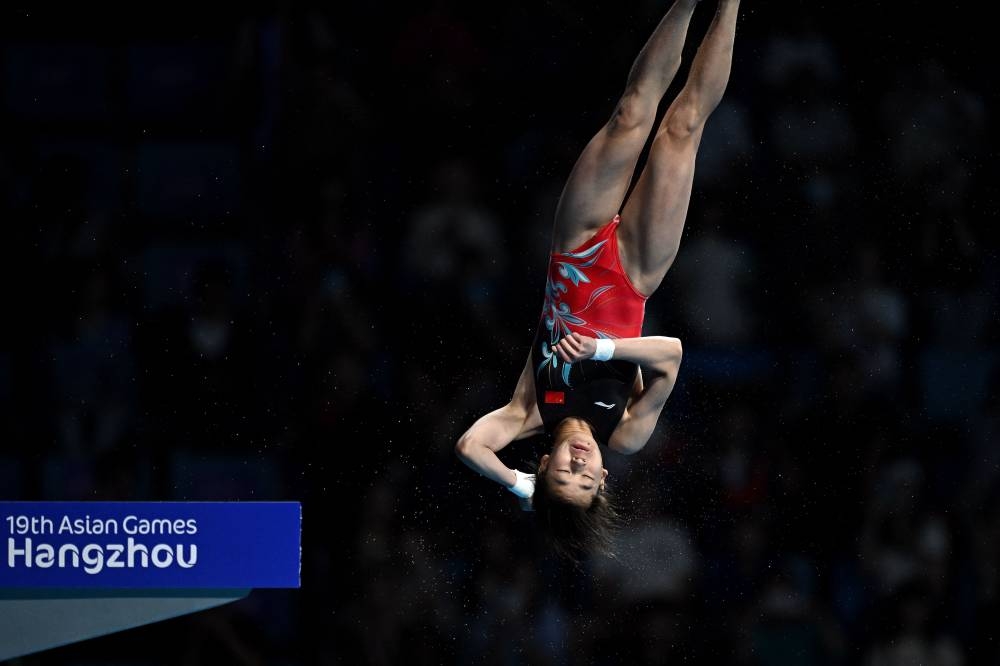 Olympic Champion Quan Leads Chinese 1 2 In Womens 10m Platform Diving