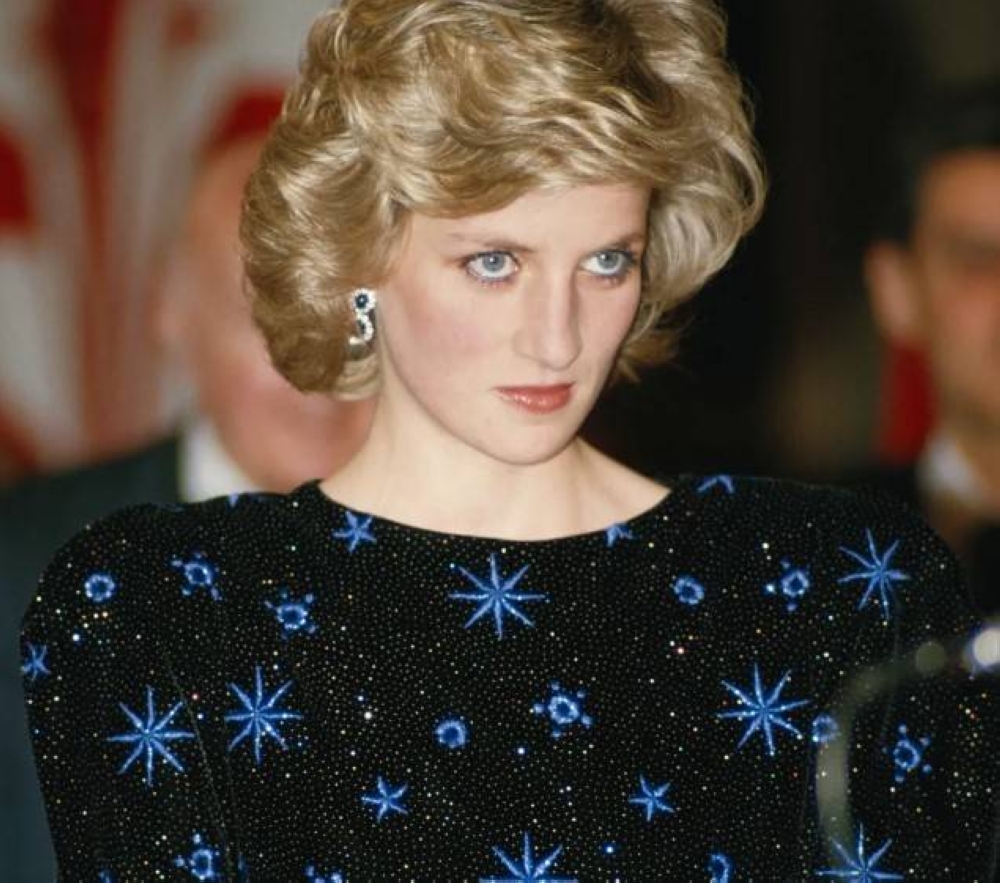Princess Diana dress sells for record $1.1mn - Read Qatar Tribune on ...